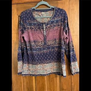 RuffHewn ladies top. Size XL.